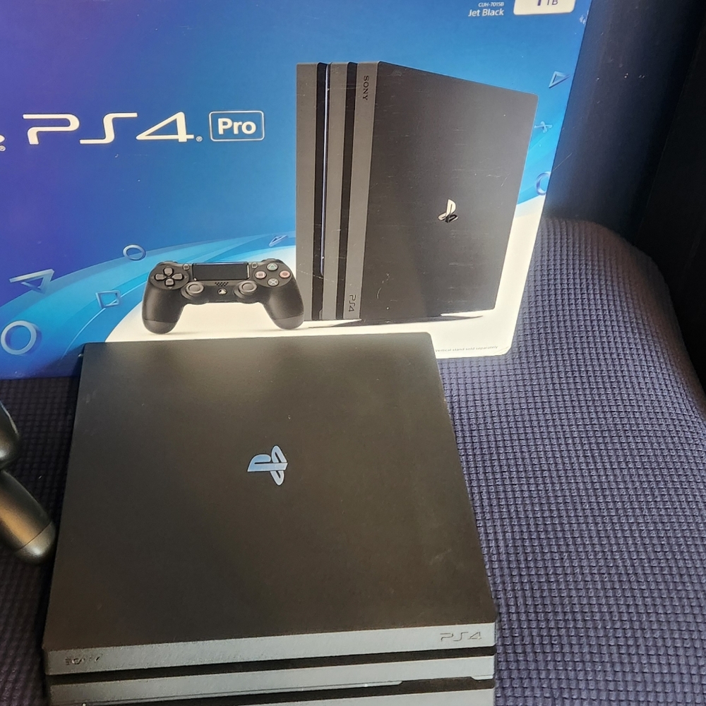 PS 4 - Picture 3 of 10